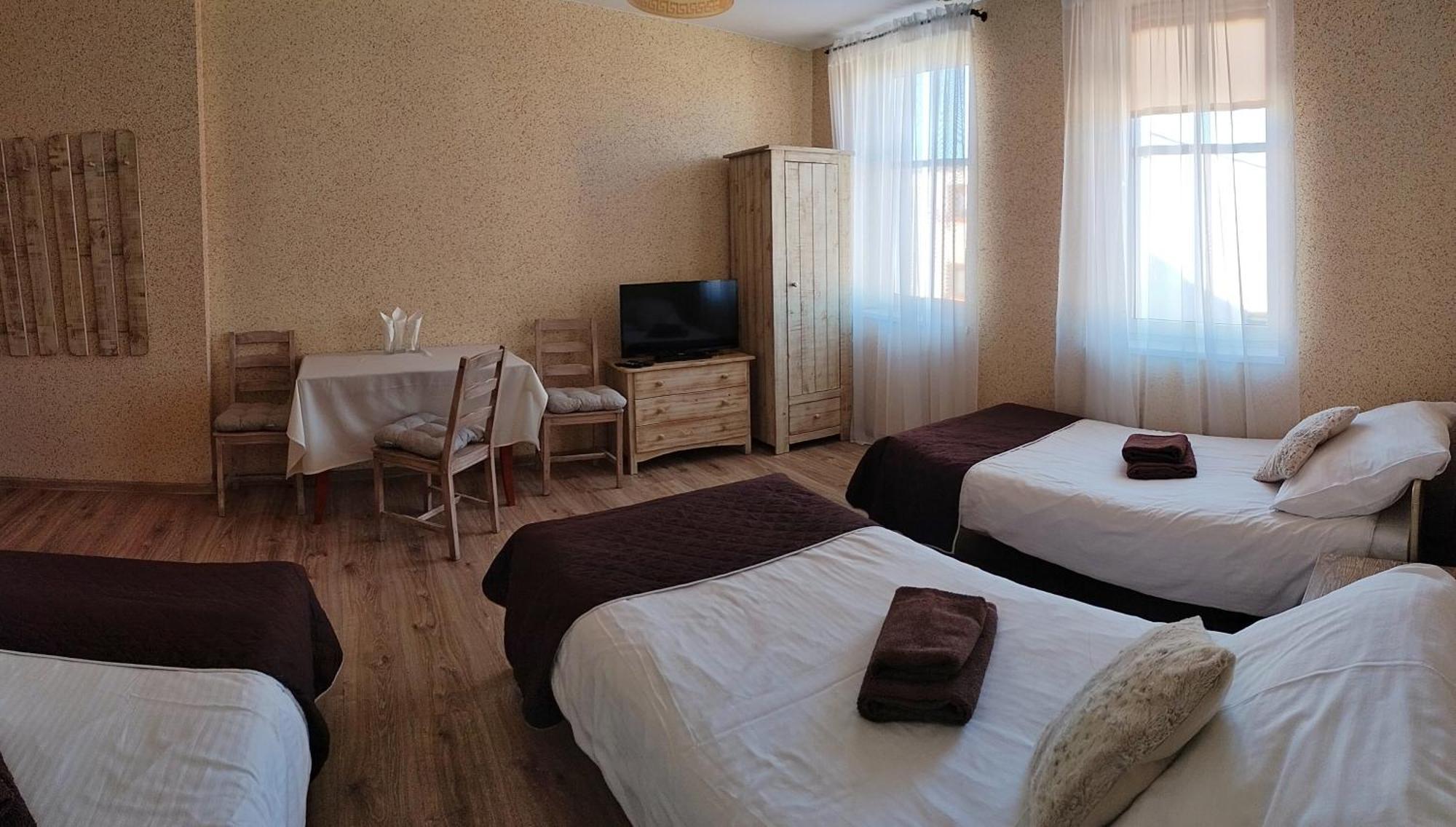 Kamienica Pokoje & Restauracja Opalenica Buitenkant foto