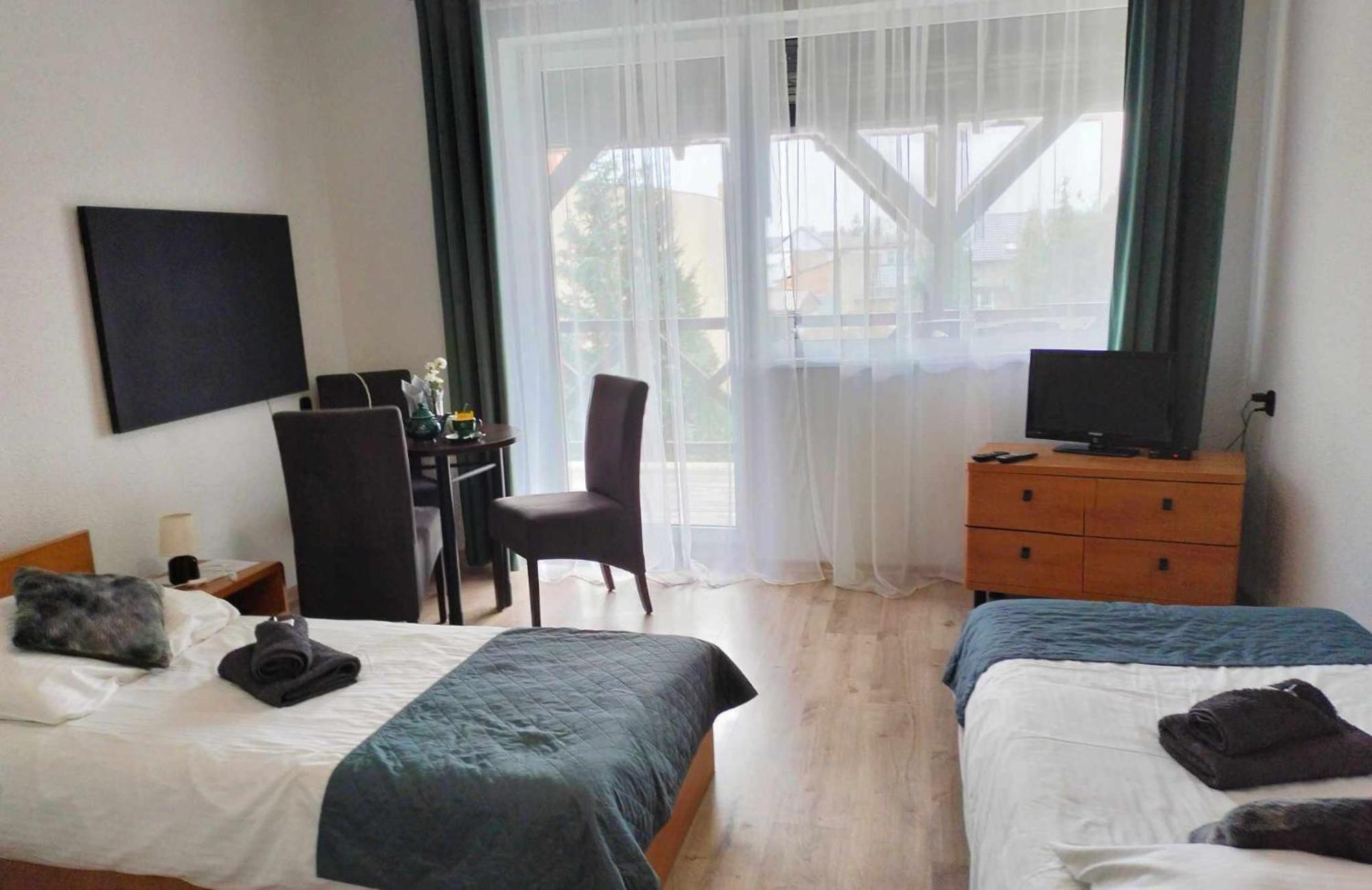Kamienica Pokoje & Restauracja Opalenica Buitenkant foto