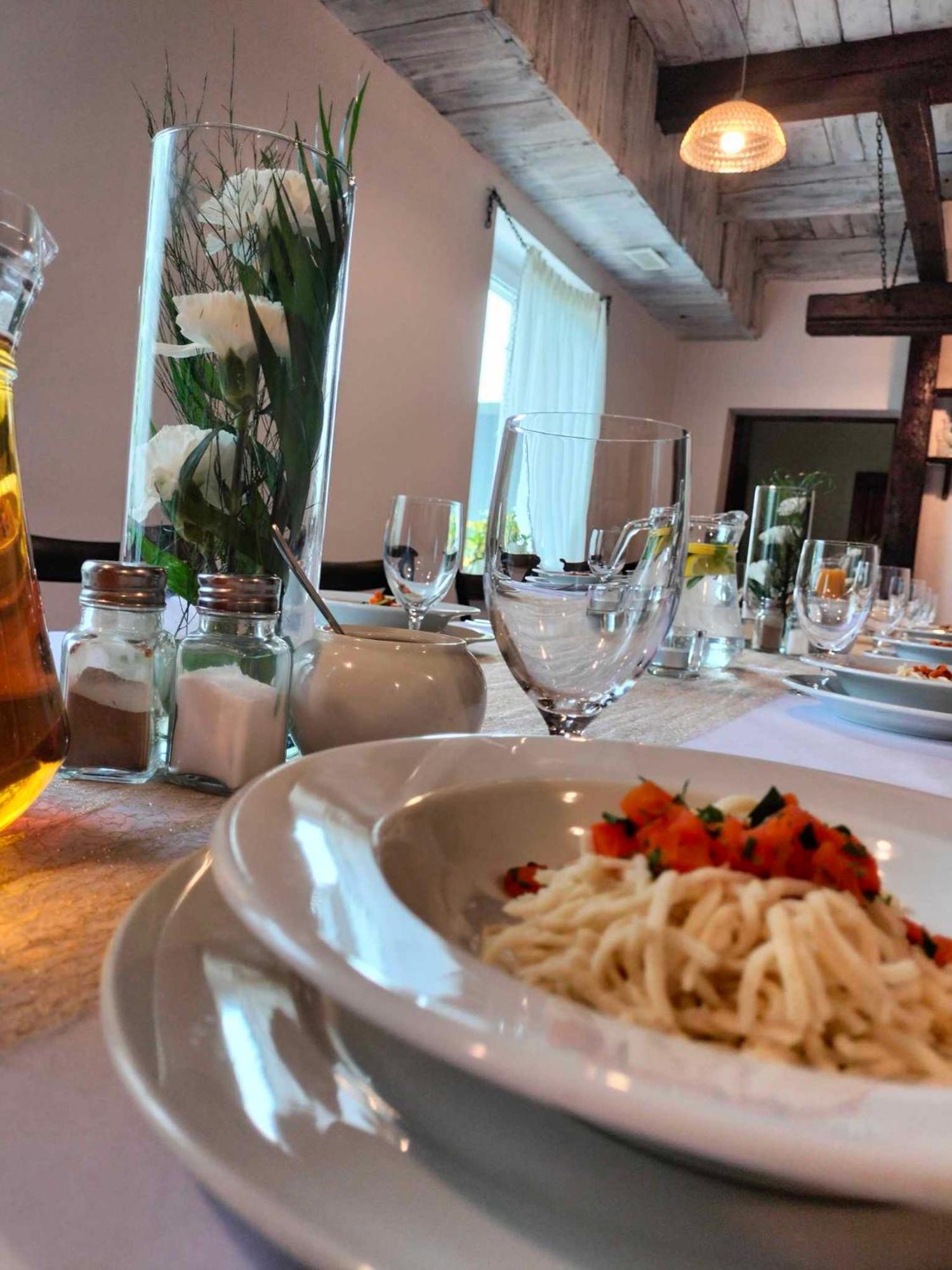 Kamienica Pokoje & Restauracja Opalenica Buitenkant foto